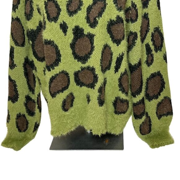 Umgee green and brown leopard print fuzzy crew neck sweater size M - Picture 5 of 13